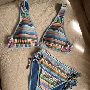 Beautiful 2-piece bathing suit.